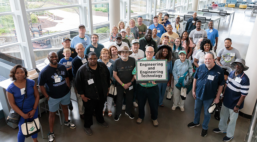 SPSU alumni on campus tour