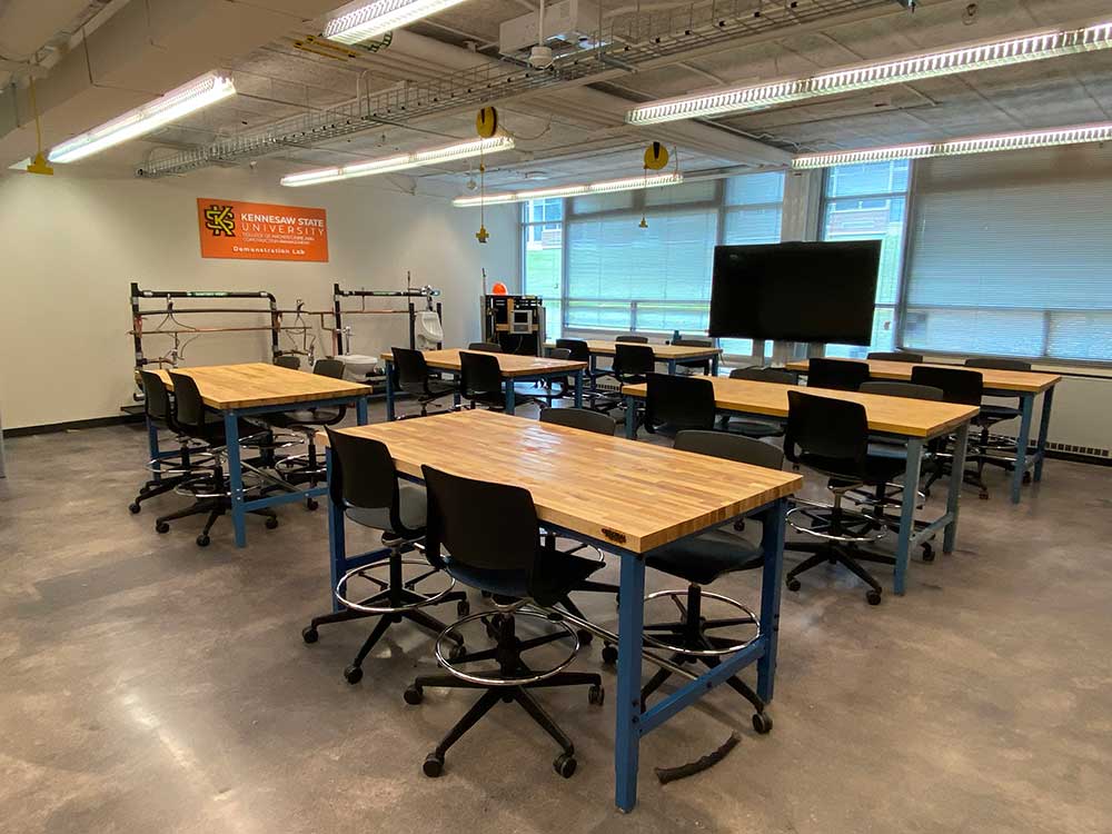 inside construction management lab