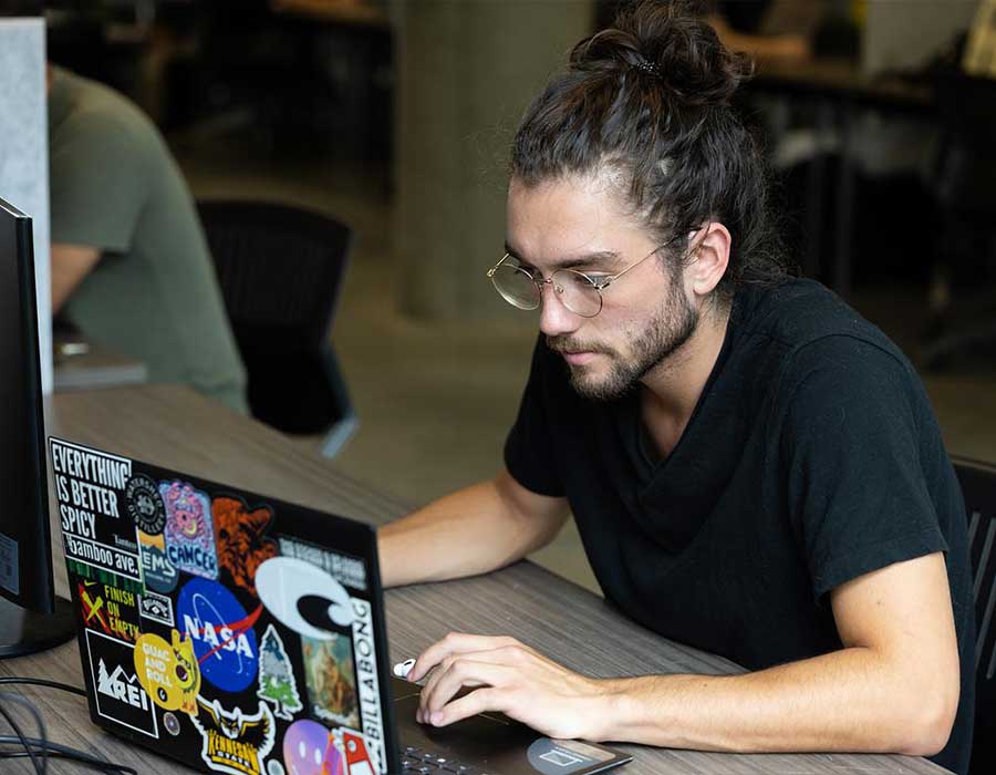 ksu student using laptop.