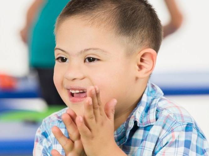 Young child clapping his hands