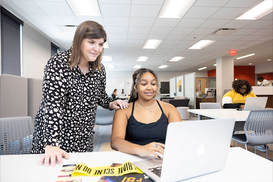 seasoned leader mentoring a new ksu employee.