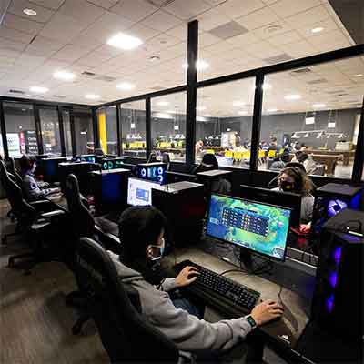 Group of KSU esports students gaming.